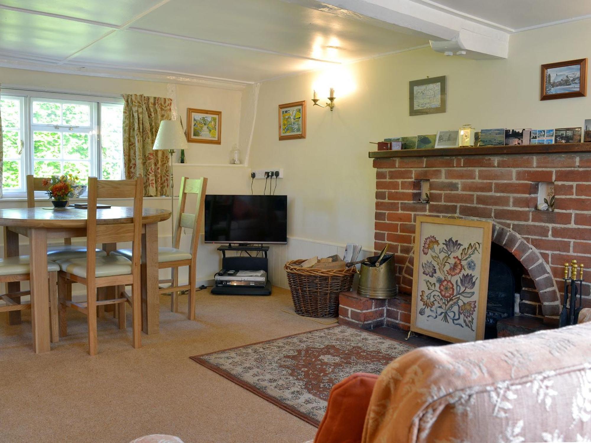 October Cottage Collingbourne Kingston Exterior photo